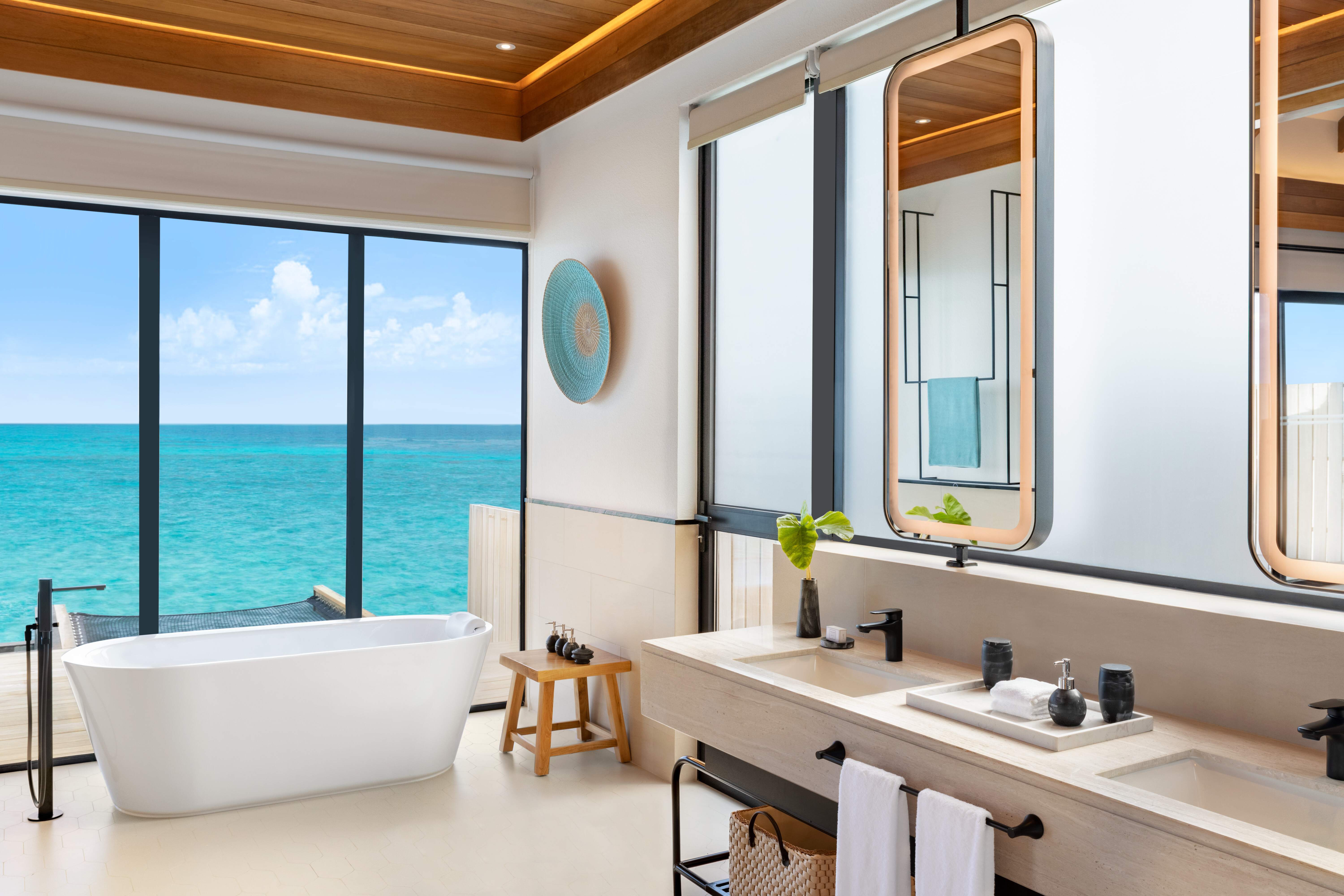 Hilton Maldives Amingiri Resort &amp; Spa - Overwater Pool Villa Bathroom