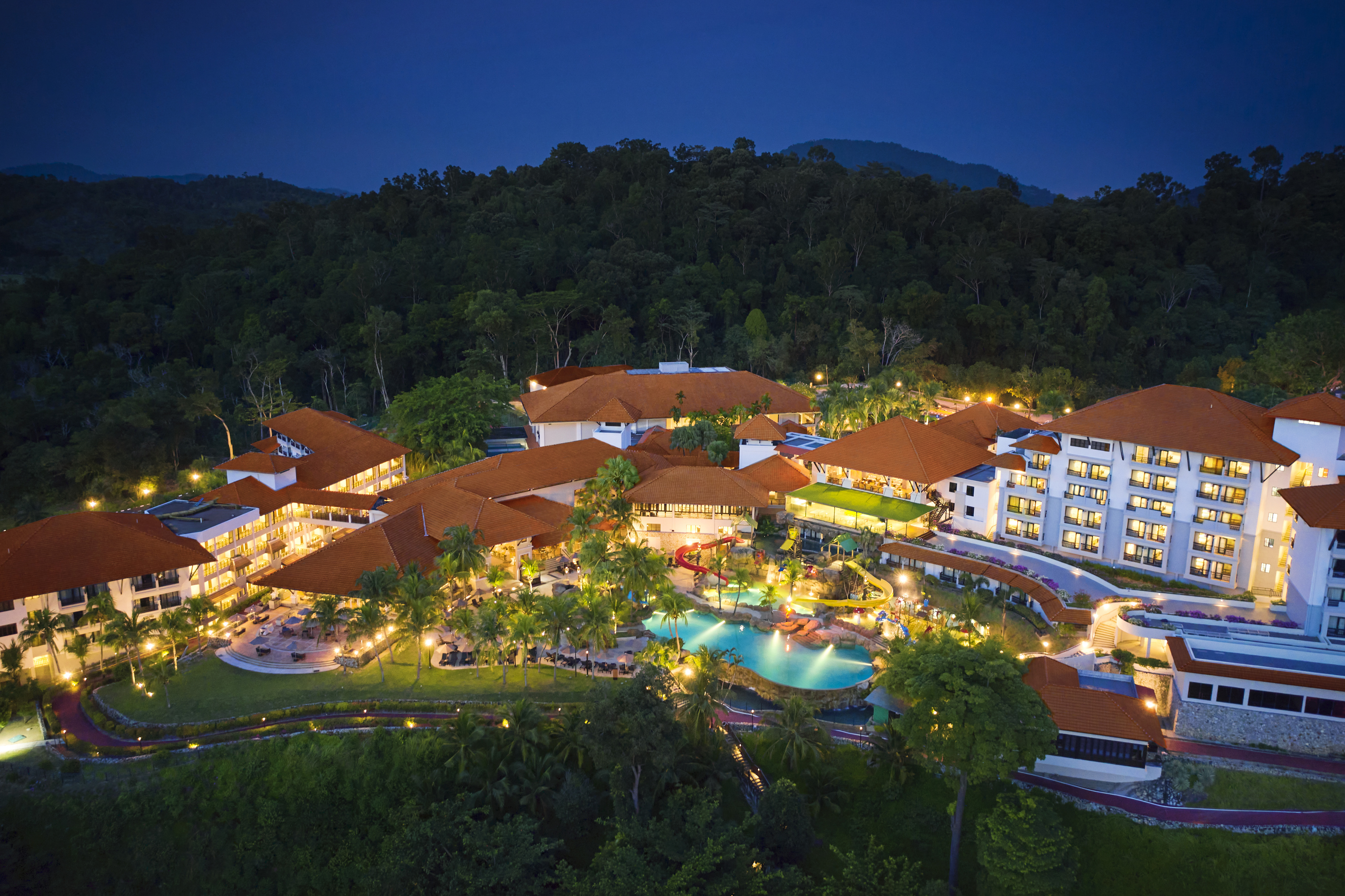 DoubleTree Brings Its Warm Welcome To Damai Laut Hilton News   DoubleTree By Hilton Damai Laut Resort Aerial Shot Exterior 