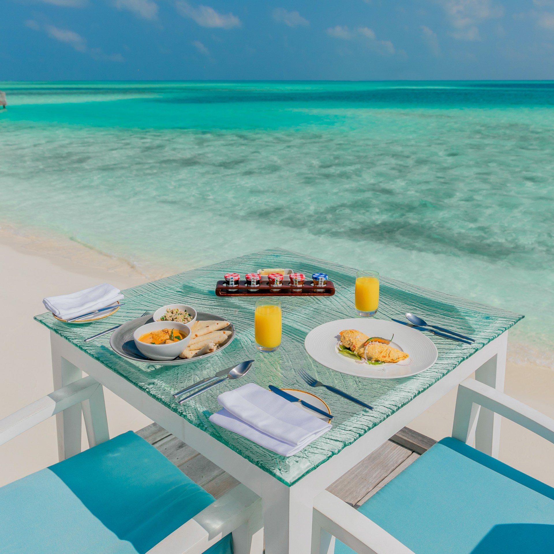 Conrad Maldives Breakfast beach ocean