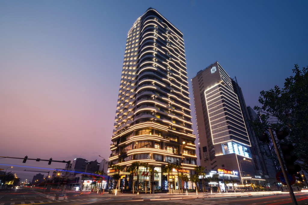 Hilton Garden Inn Da Nang - Exterior at Sunset