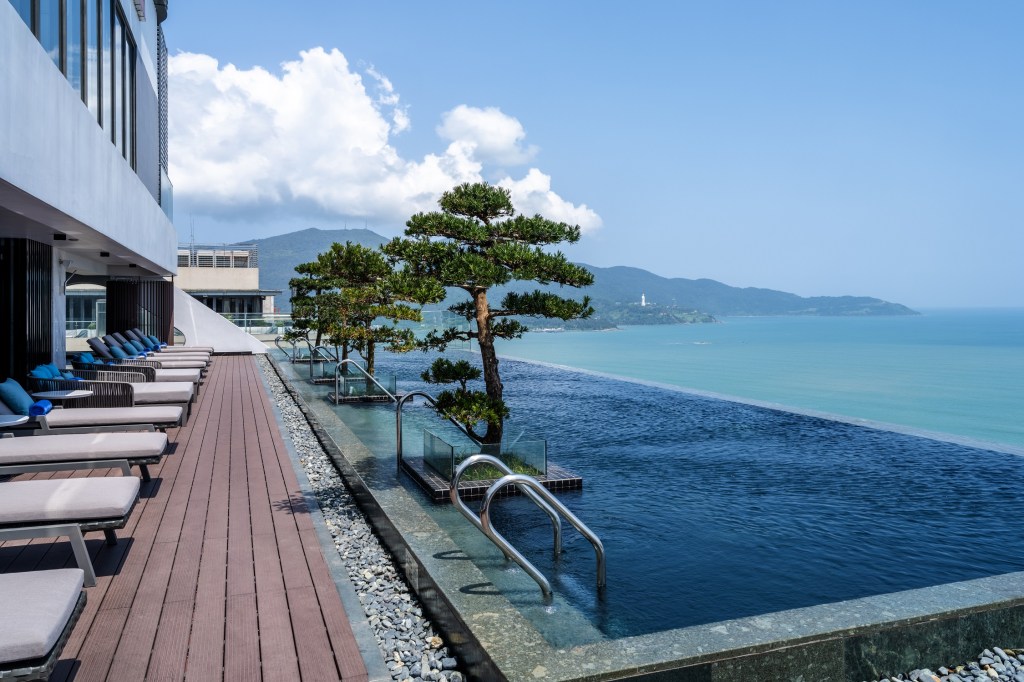 Hilton Garden Inn Da Nang - Rooftop Pool