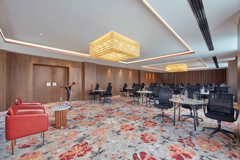 DoubleTree by Hilton Varanasi - Meeting Room