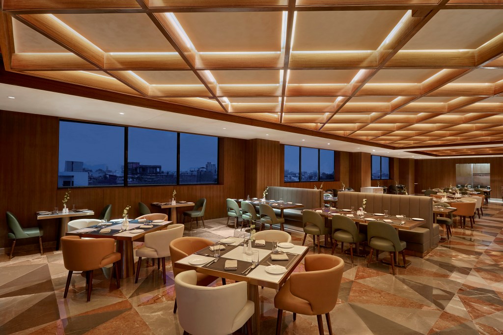 DoubleTree by Hilton Varanasi - Restaurant