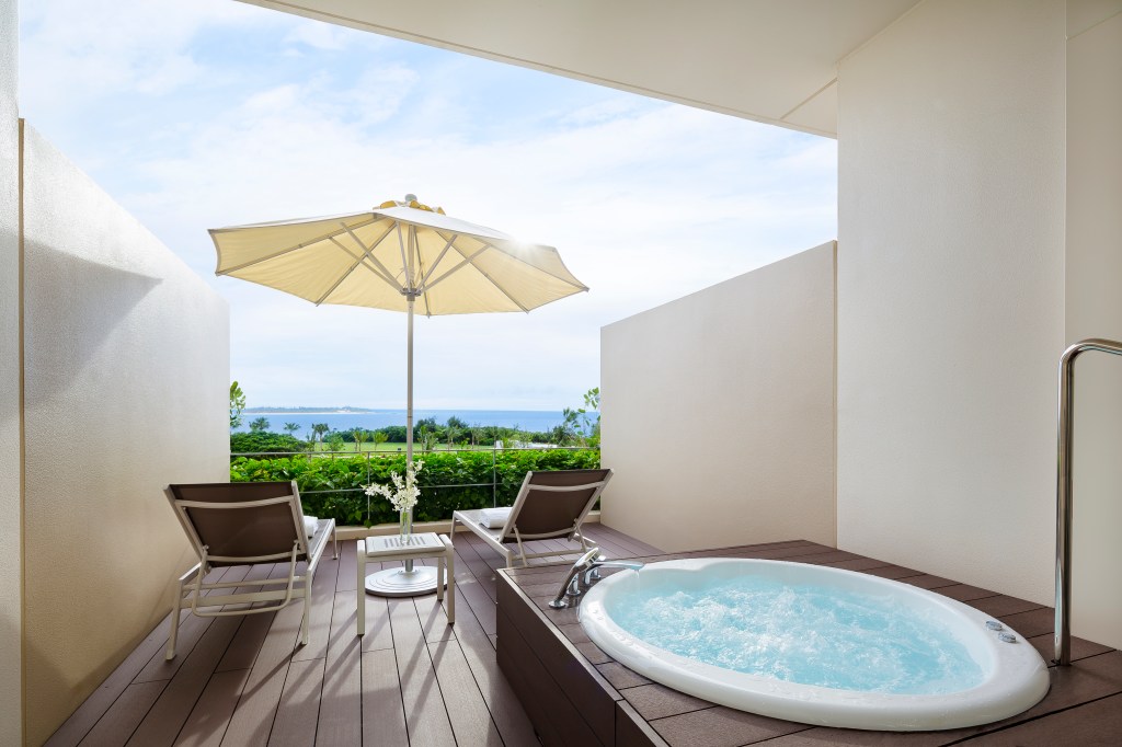 Hilton Okinawa Sesoko - Executive Room Terrace Outdoor Bath