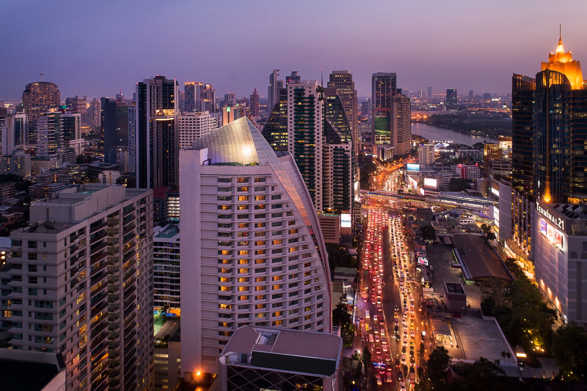 Hilton Bangkok Grande Asoke - Exterior