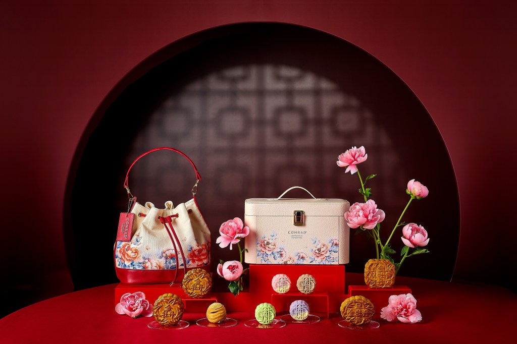 Conrad Centennial Singapore, Golden Peony Mooncake Collection