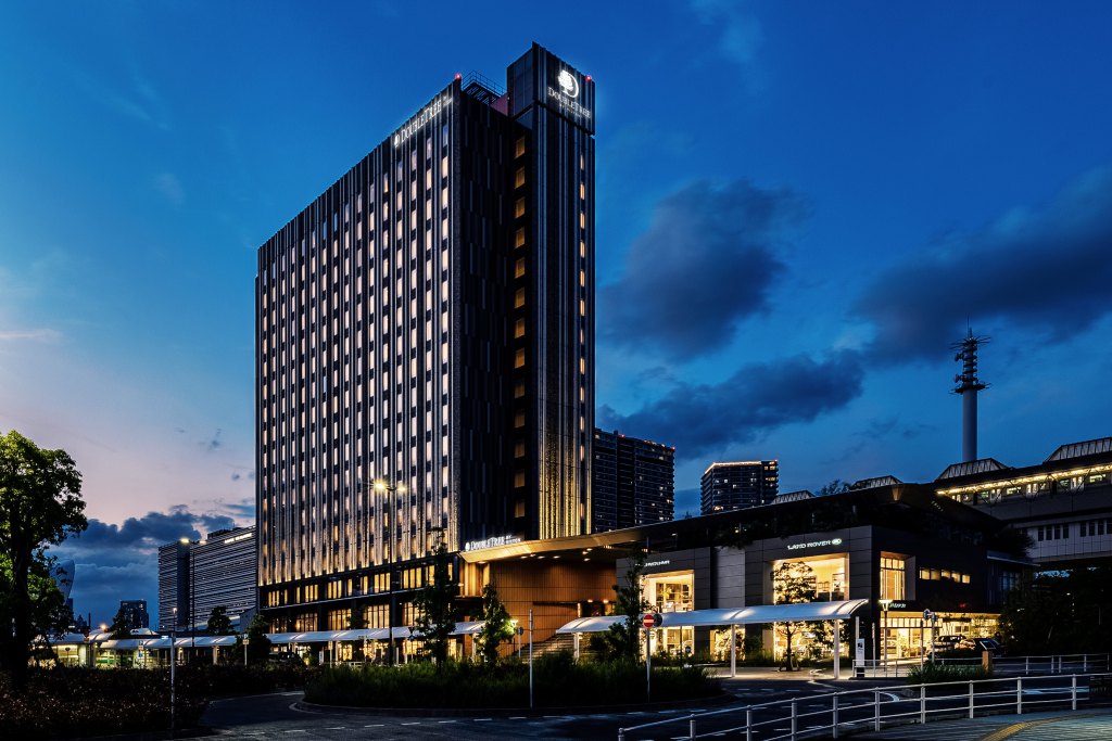 DoubleTree by Hilton Tokyo Ariake - Exterior at night