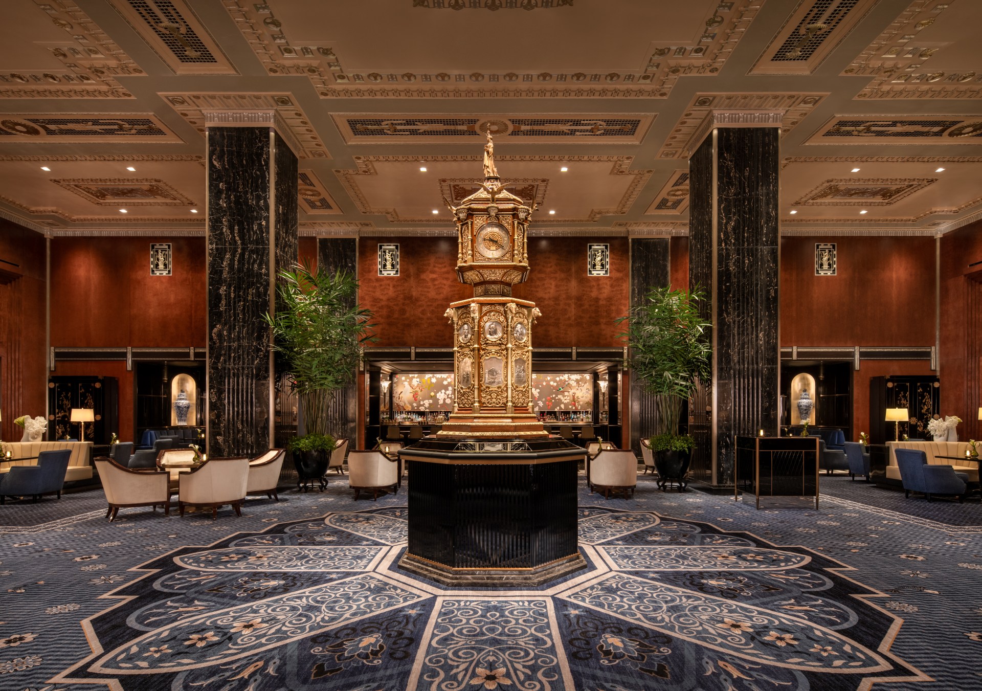 Waldorf Astoria New York - Waldorf Astoria Clock in the center of Peacock Alley