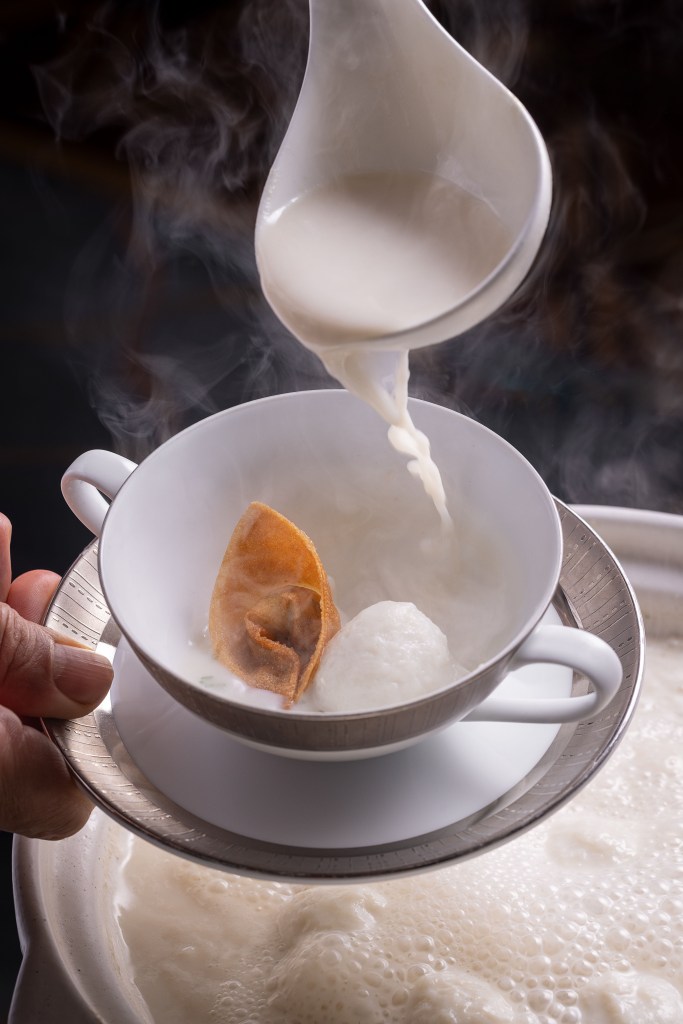 Waldorf Astoria Chengdu - Infinite Luck - Camphor Tea-Smoked Gourd Pu River Duck 樟茶胡芦鸭, white oval platter, plated food