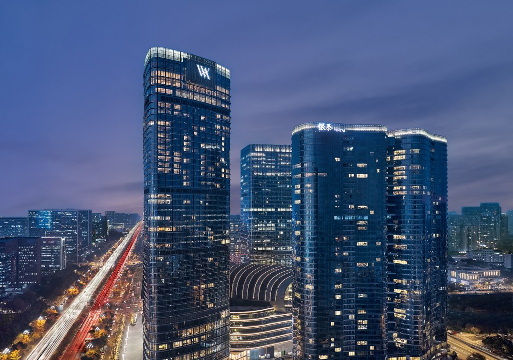 Waldorf Astoria Chengdu exterior at dusk- 成都华尔道夫酒店