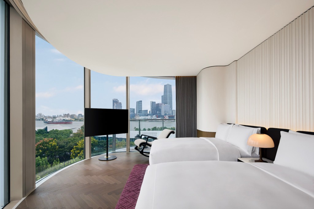 Deluxe suite with river view at Waldorf Astoria Shanghai Qiantan