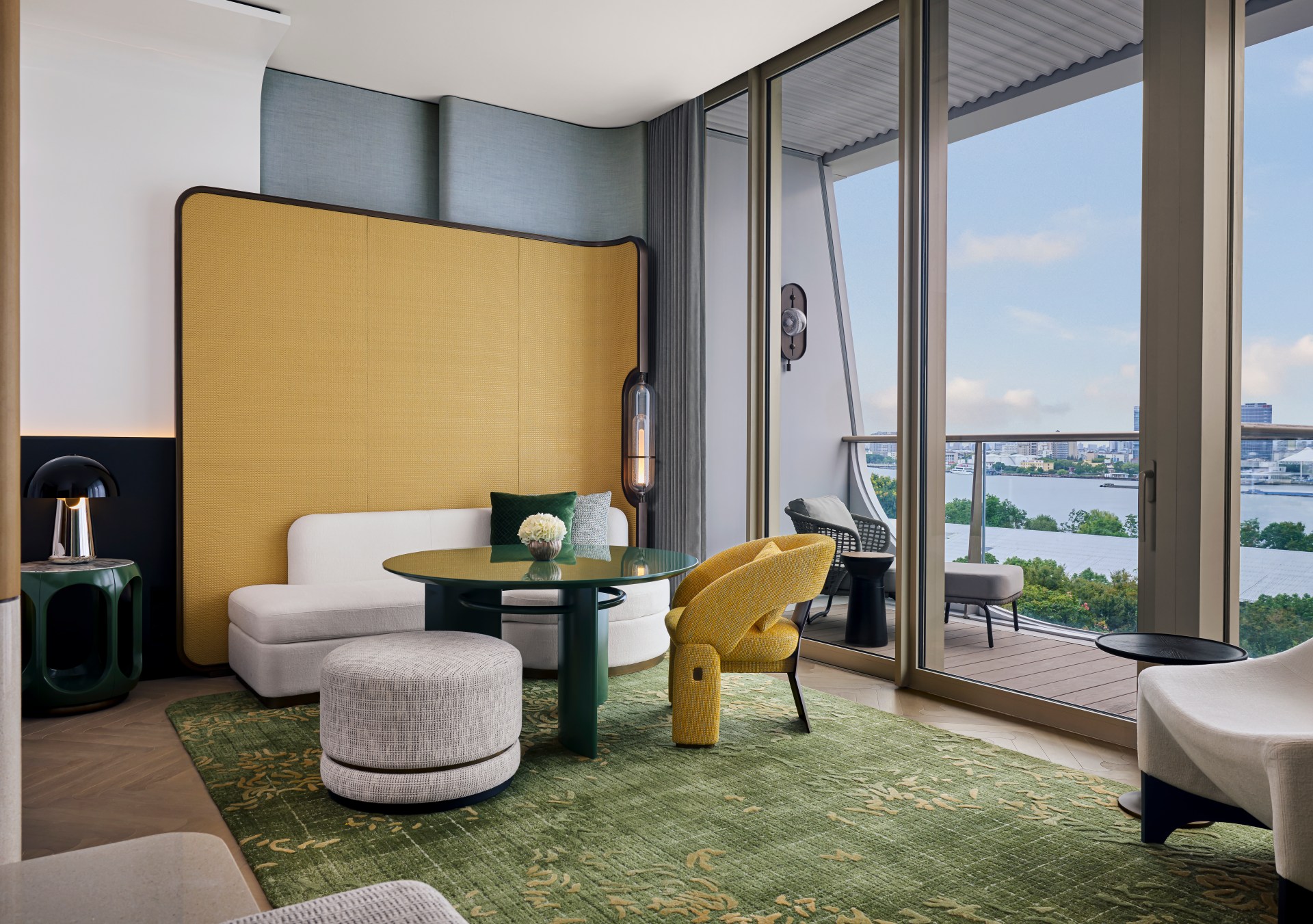 Waldorf Astoria Shanghai Qiantan - Standard King Guest Room Balcony