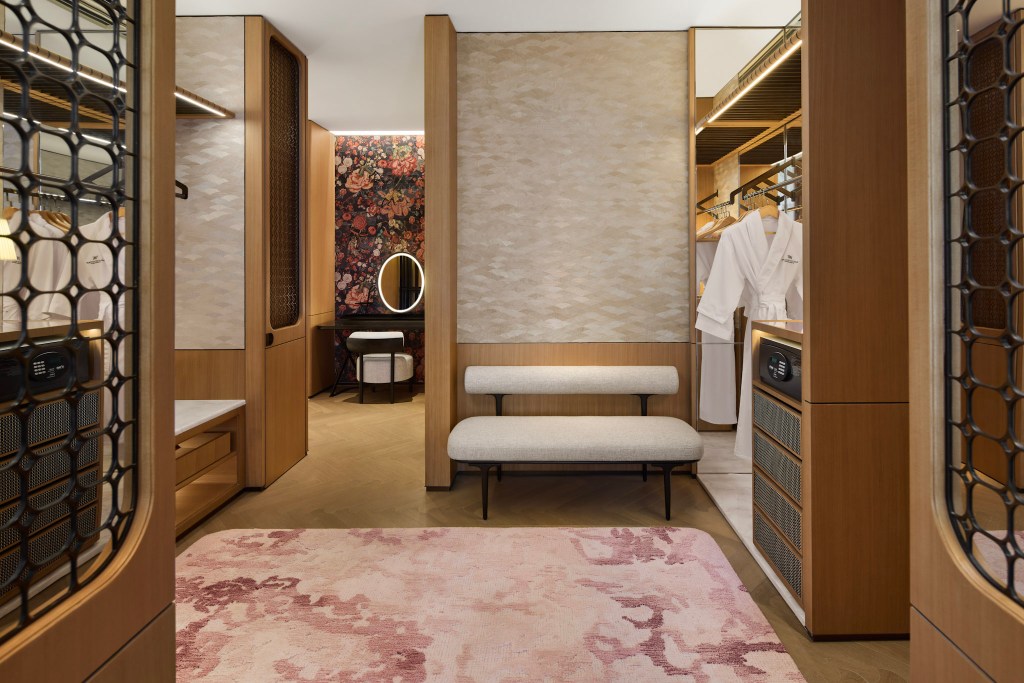 Closet and dressing area in the Waldorf Suite at Waldorf Astoria Shanghai Qiantan