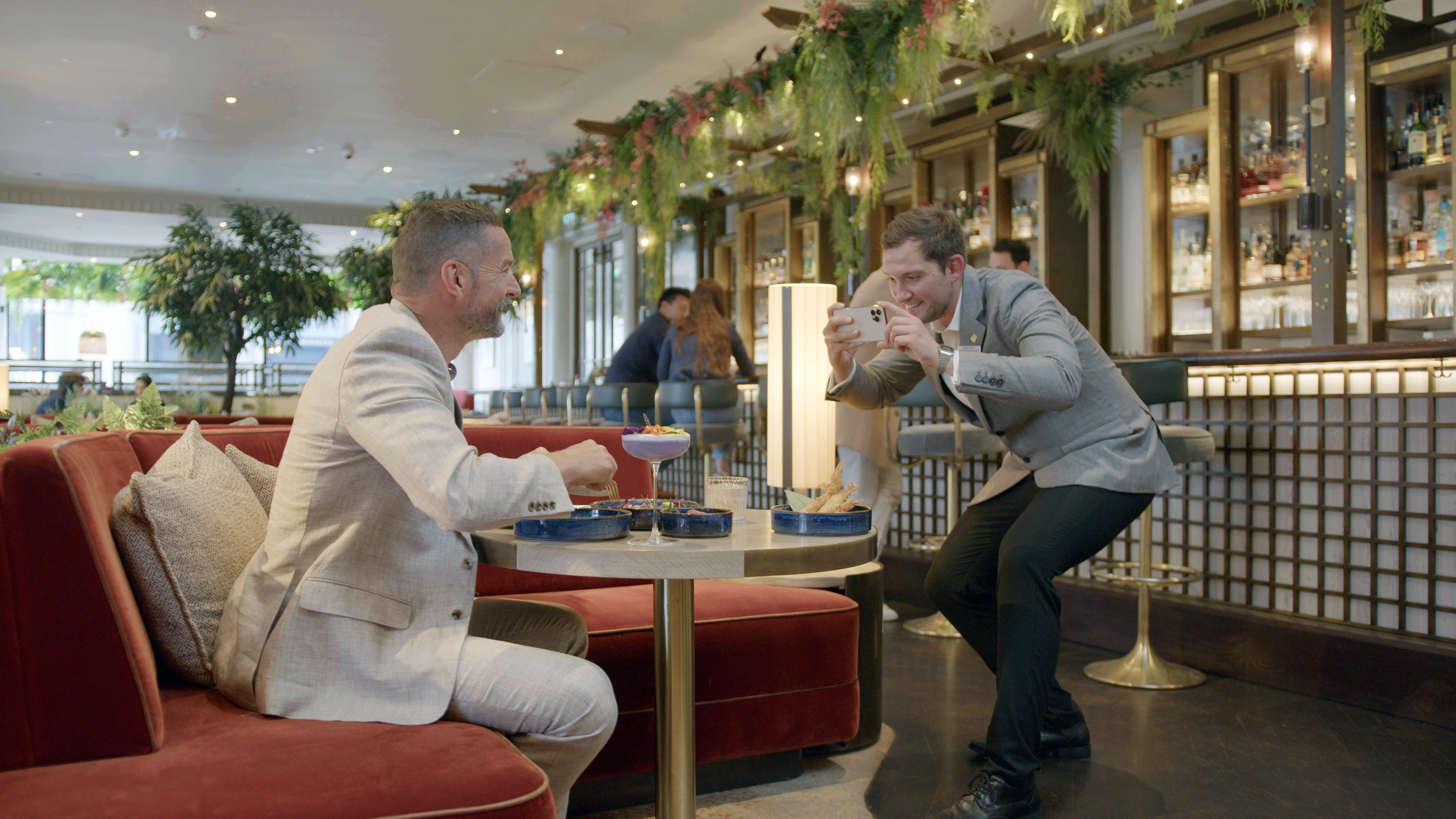 Waitographers Hilton Trains Wait Staff