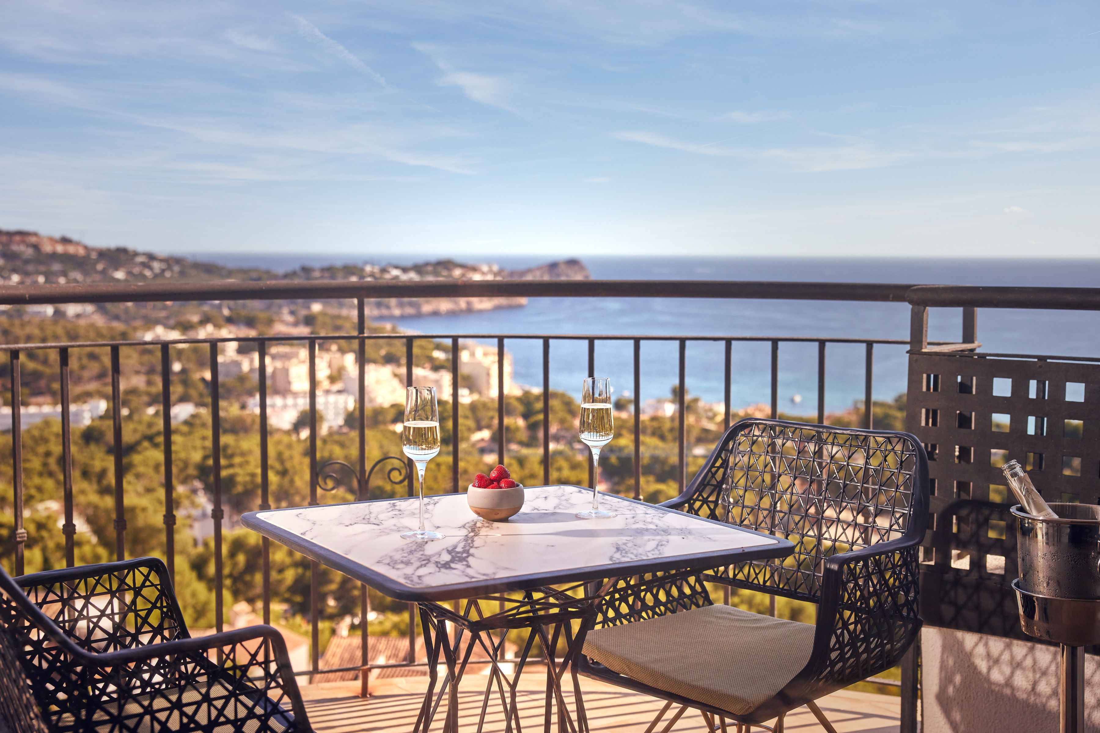 table chairs wine balcony ocean hotel dining Hilton Galatzo Mallorca