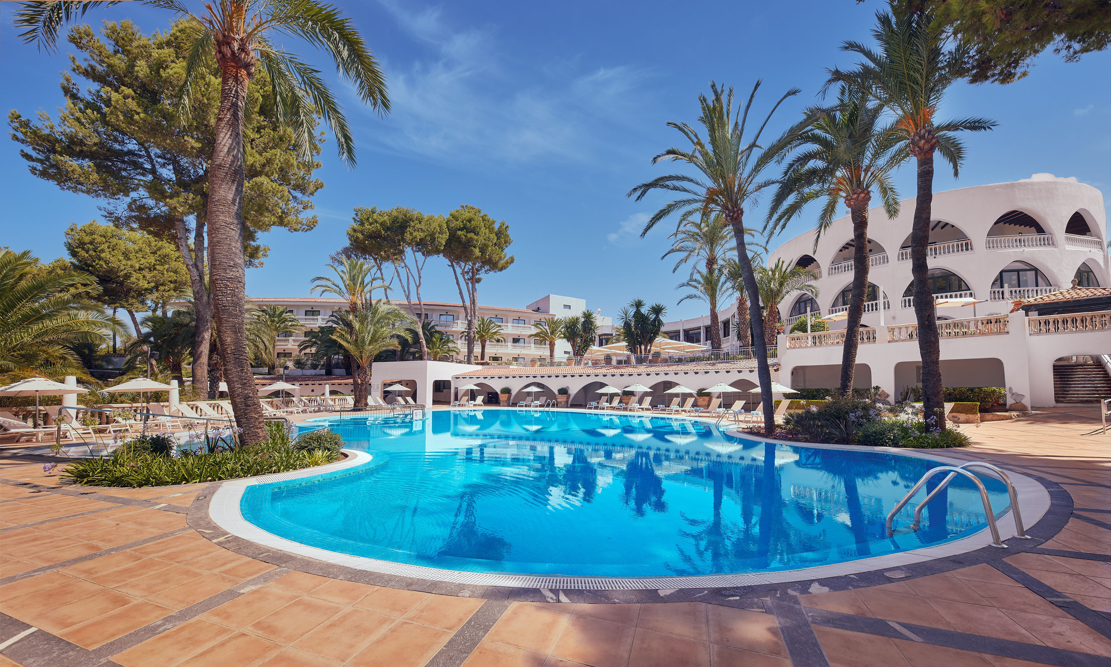 hotel pool Hilton Galatzo Mallorca