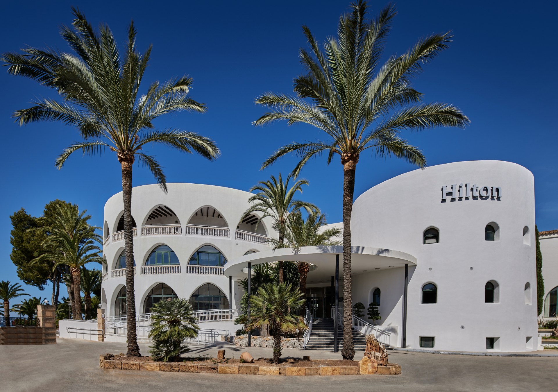 hotel exterior Hilton Galatzo Mallorca