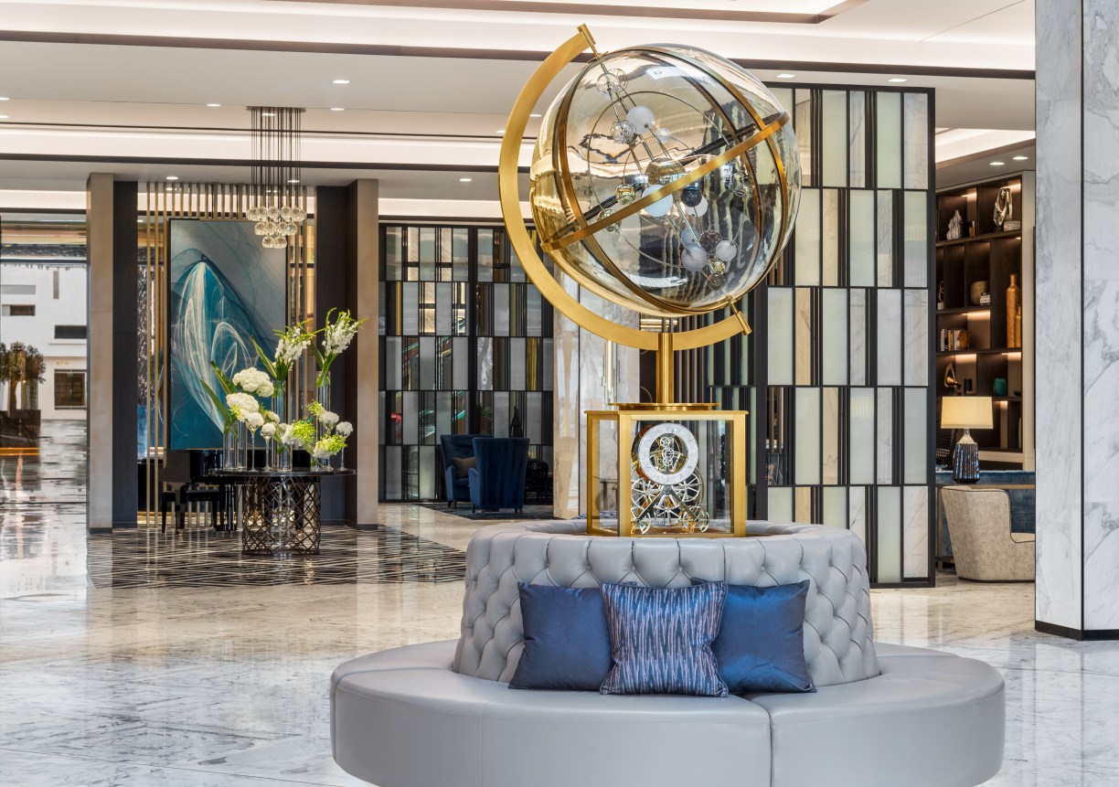hotel Waldorf Astoria Kuwait- Lobby Clock