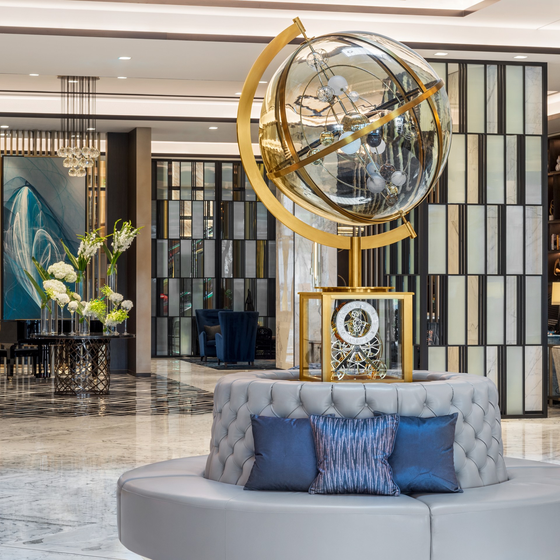 hotel Waldorf Astoria Kuwait- Lobby Clock