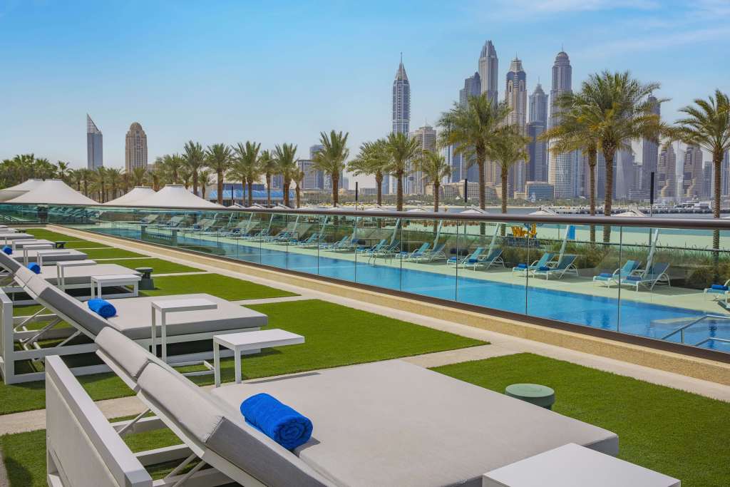 hotel pool Hilton Dubai Palm Jumeirah