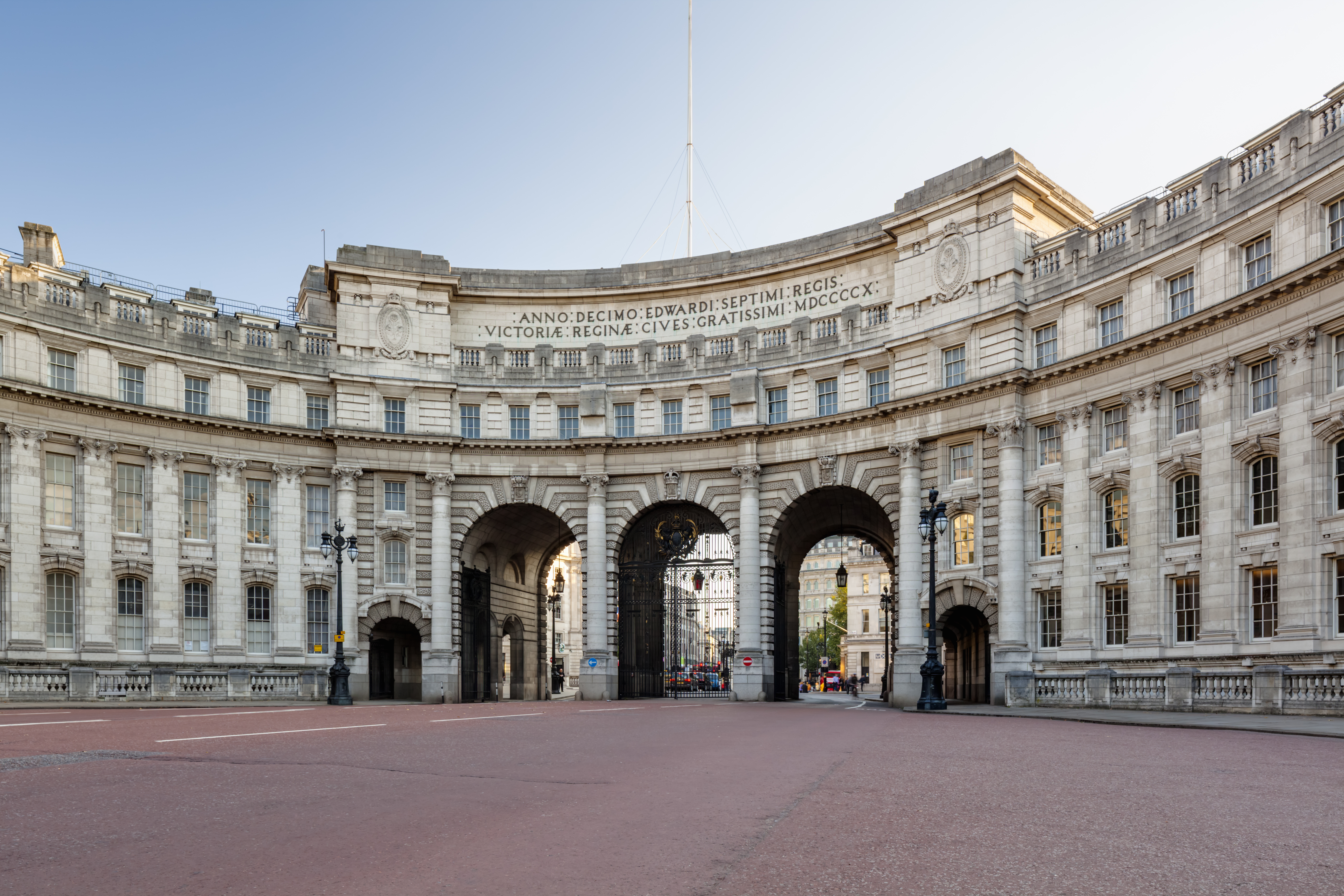 Admiralty Arch at sunrise - London, UK