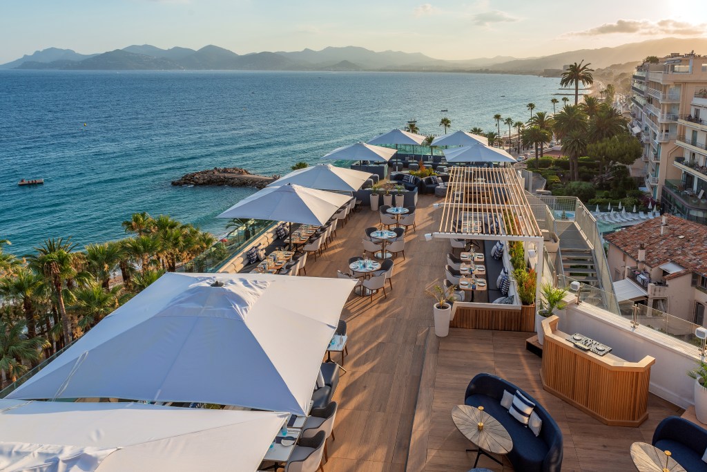 Canopy by Hilton Cannes - Marea - Rooftop at Sunset