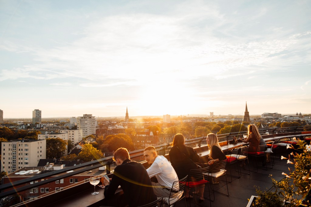 Wasserturm Hotel Cologne, Curio Collection by Hilton - Aussicht Sundowner