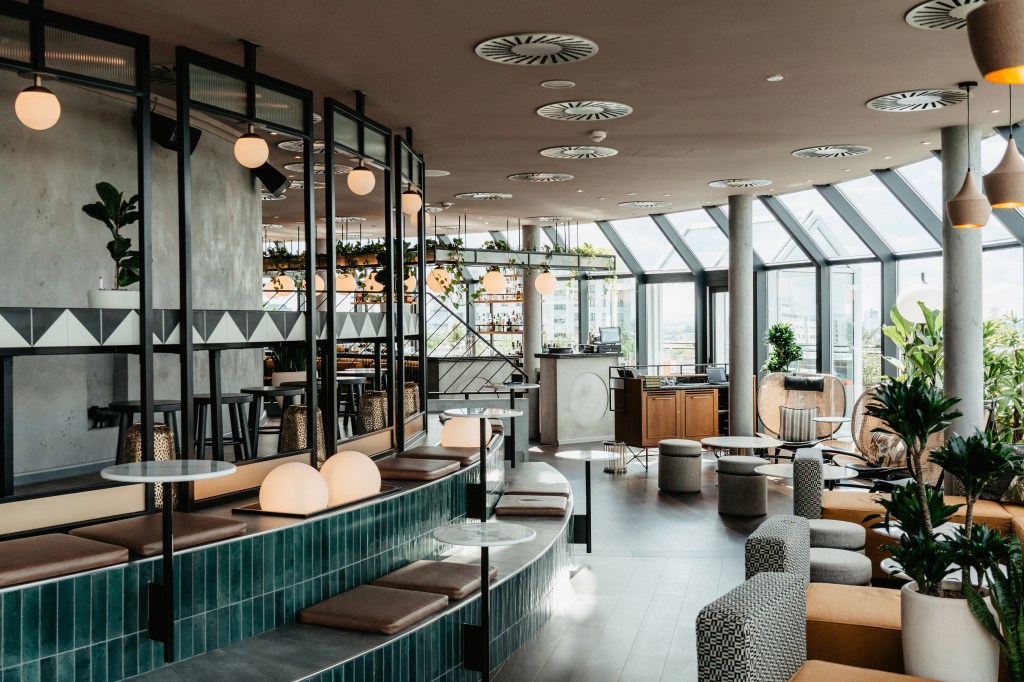 Wasserturm Hotel Cologne, Curio Collection by Hilton - Bar Botanik