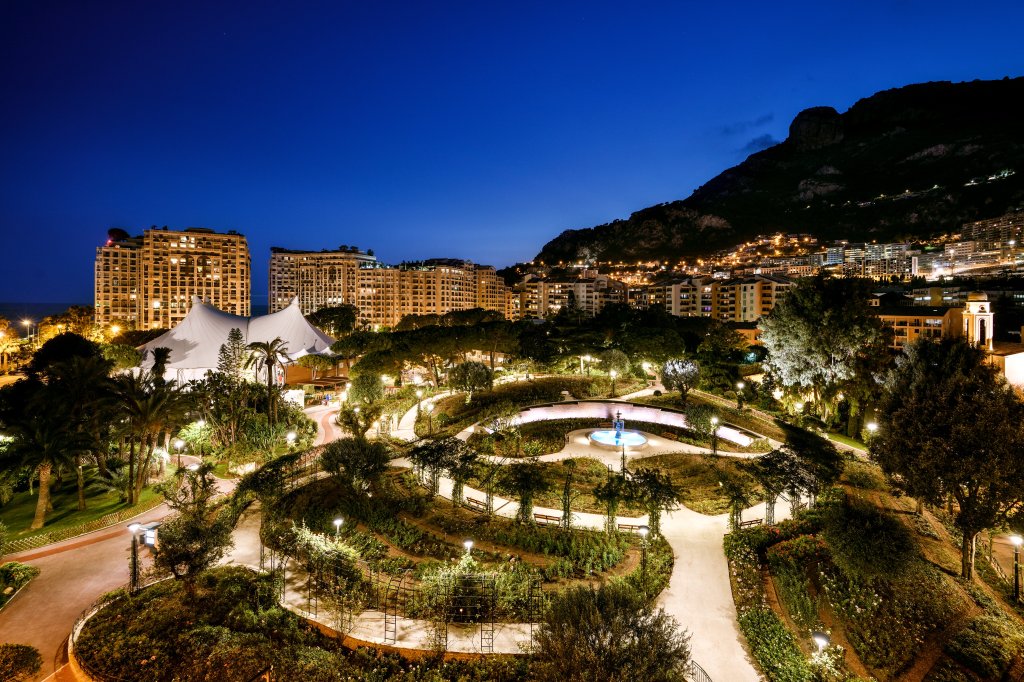 Columbus Hotel Monte-Carlo, Curio Collection by Hilton - Night light garden
