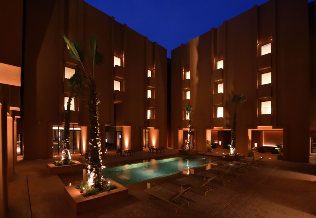 DoubleTree by Hilton Ben Guerir Hotel &amp; Residences - Exterior Apartment at night