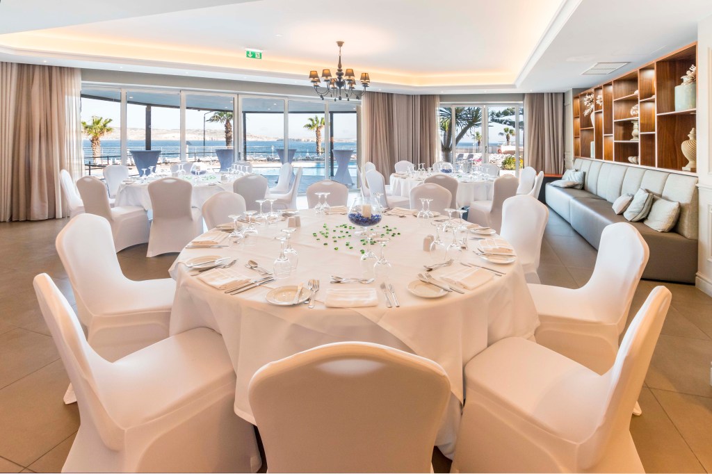 DoubleTree by Hilton Malta - Sibylle Banquet Round Tables