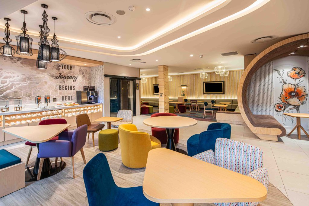 Hampton by Hilton Sandton Grayston - Resturant, colorful chairs and tables of