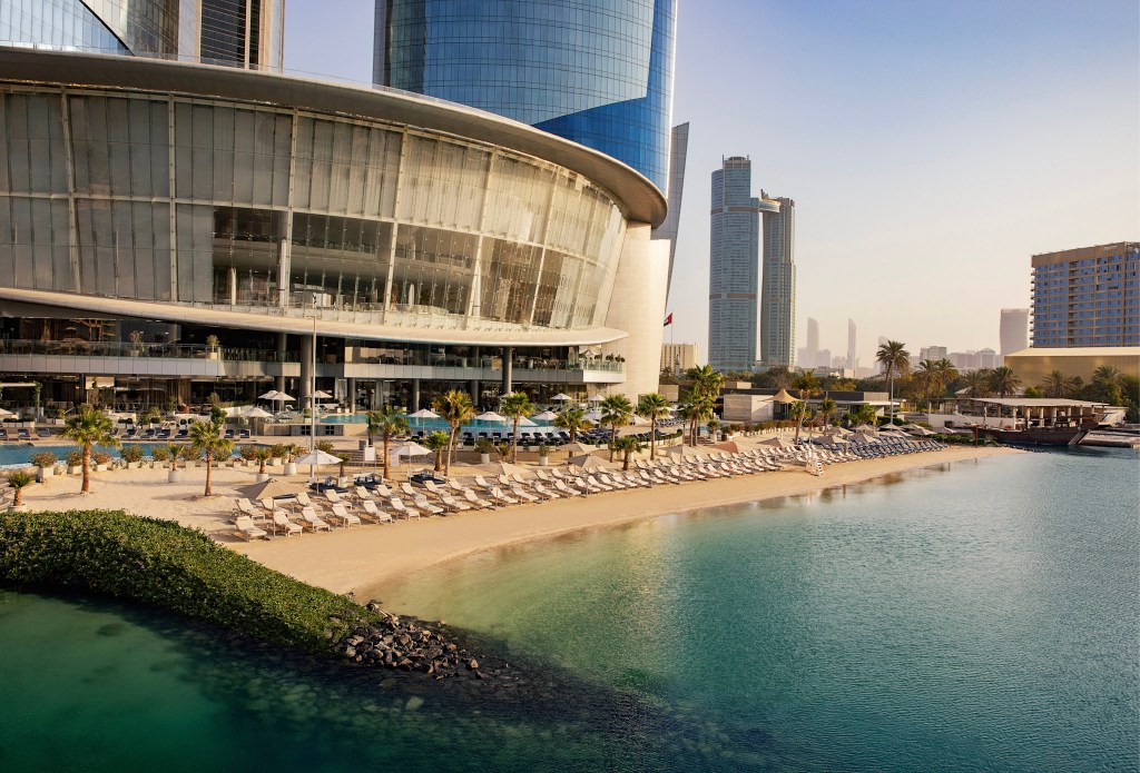 Conrad Abu Dhabi Etihad Towers - Beach and Pool