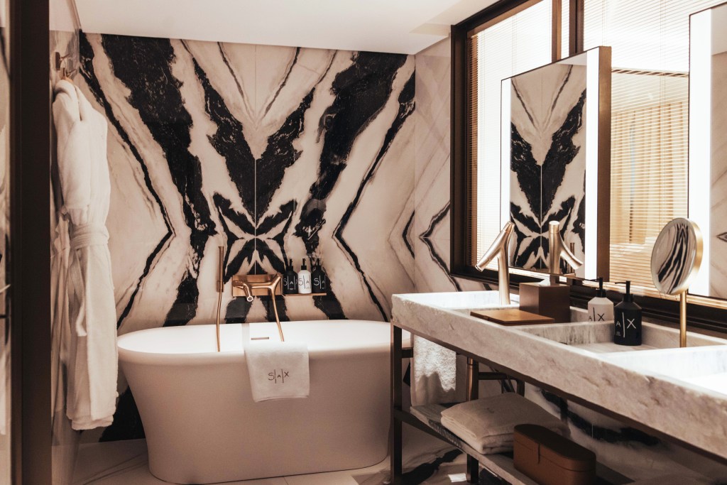 Sax Paris, LXR Hotels & Resorts - Prestige Room Twin - bath, bathtub and vanity area