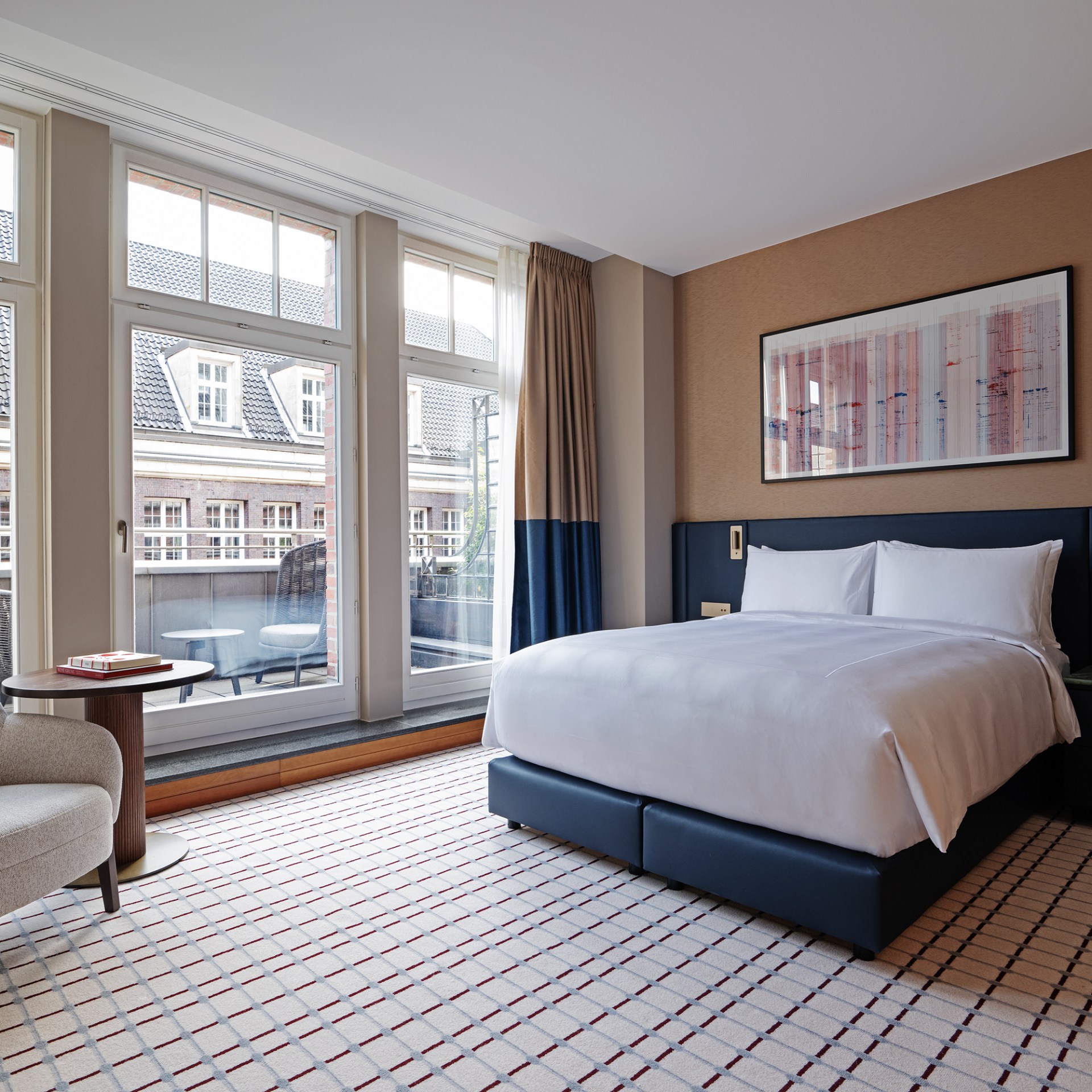 Conrad Hamburg Deluxe Balcony Guest Room - Credit Jan Schuenke