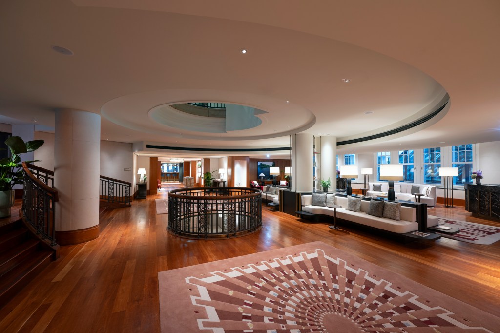 The lobby of the Conrad Hamburg, with several seating areas, and front desks