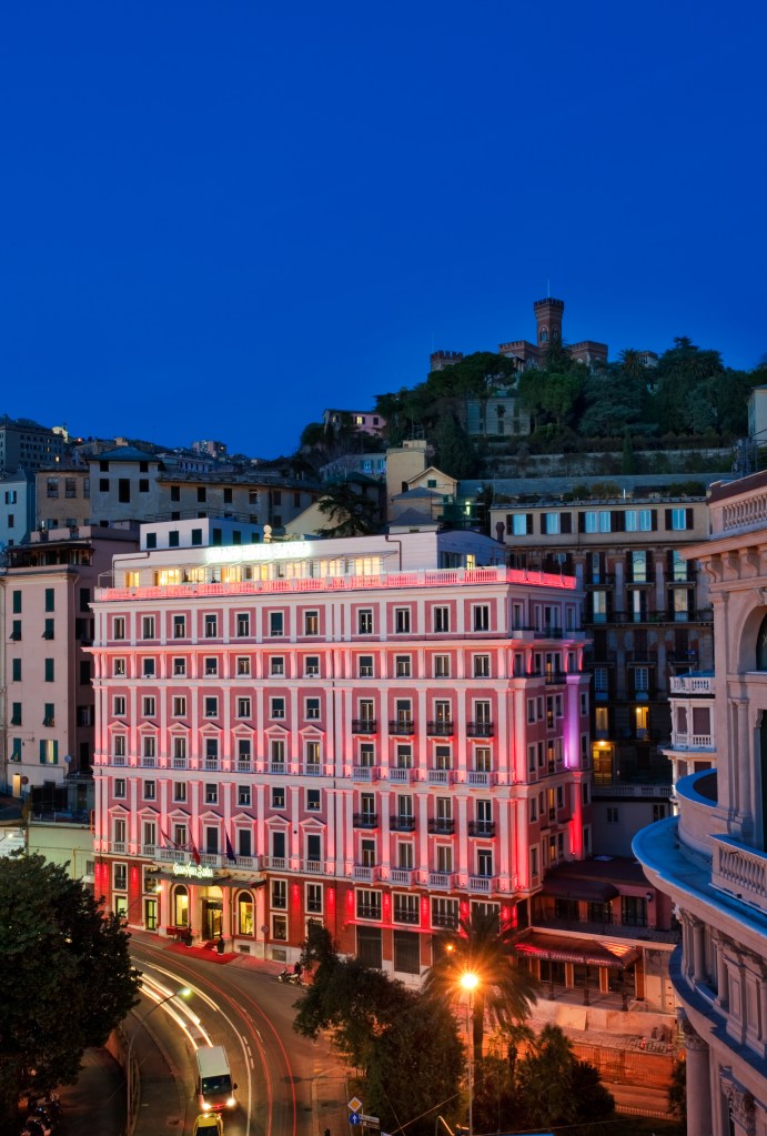 The outside of the Grand Hotel Savoia Genova at night