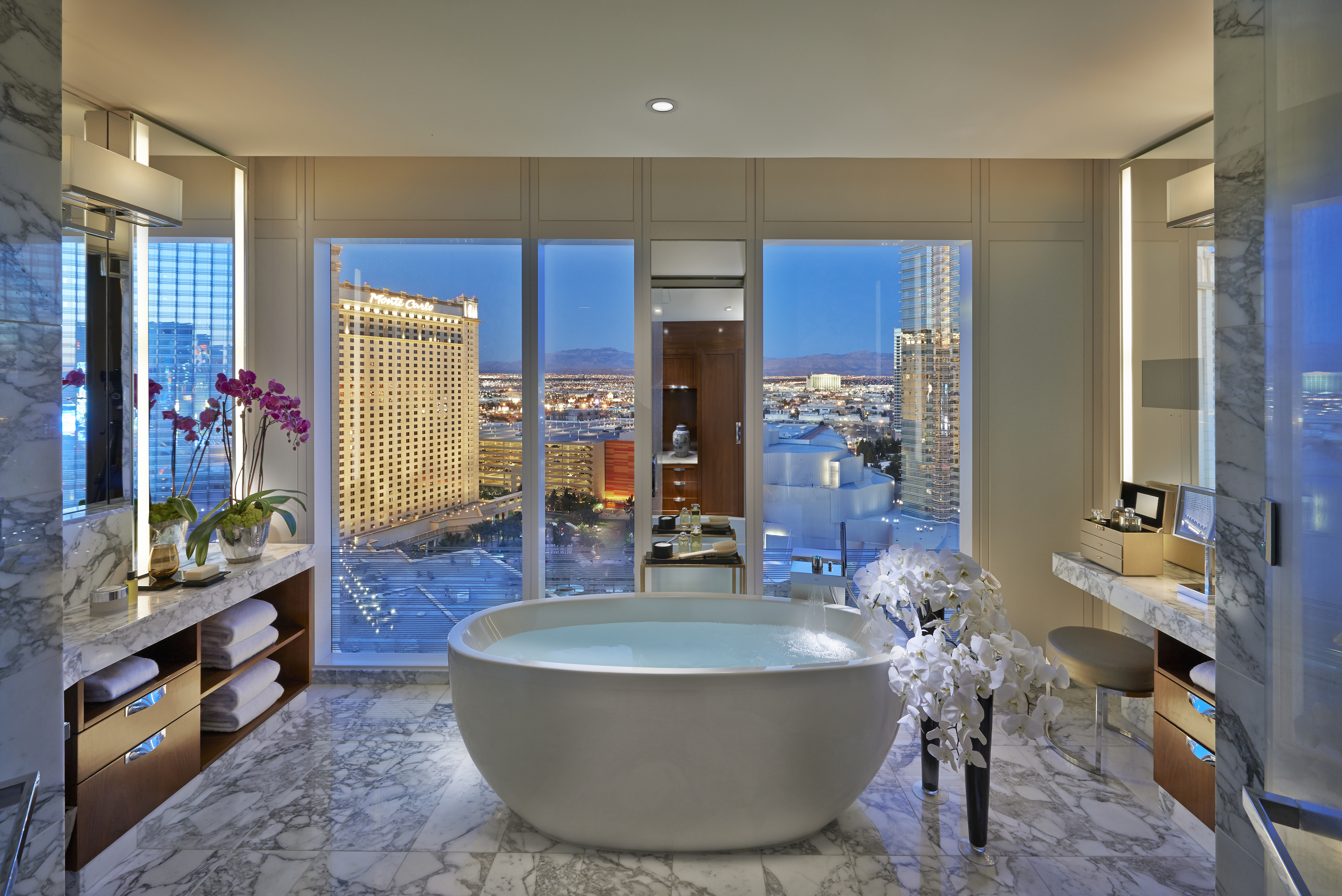 Красивые ванны в квартирах. Waldorf Astoria Лас Вегас. Мандарин Ориентал Вегас. Пентхаус интерьер лакшери ванная. Waldorf Astoria интерьер.