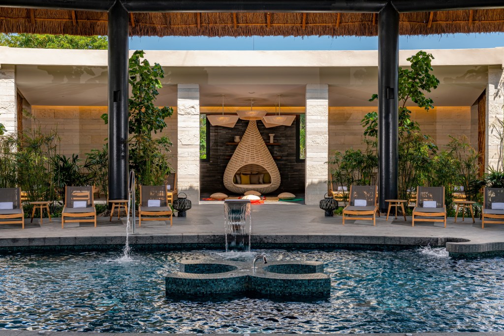 Hilton Tulum Riviera Maya All-Inclusive Resort - fountain and seating