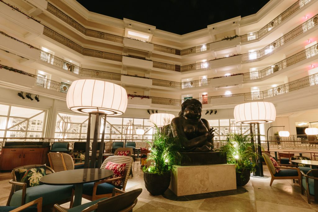 restaurants  seating at Botero Lounge Grand Wailea, A Waldorf Astoria Resort