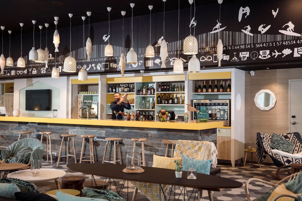 hotel bar Hampton by Hilton Paris Clichy