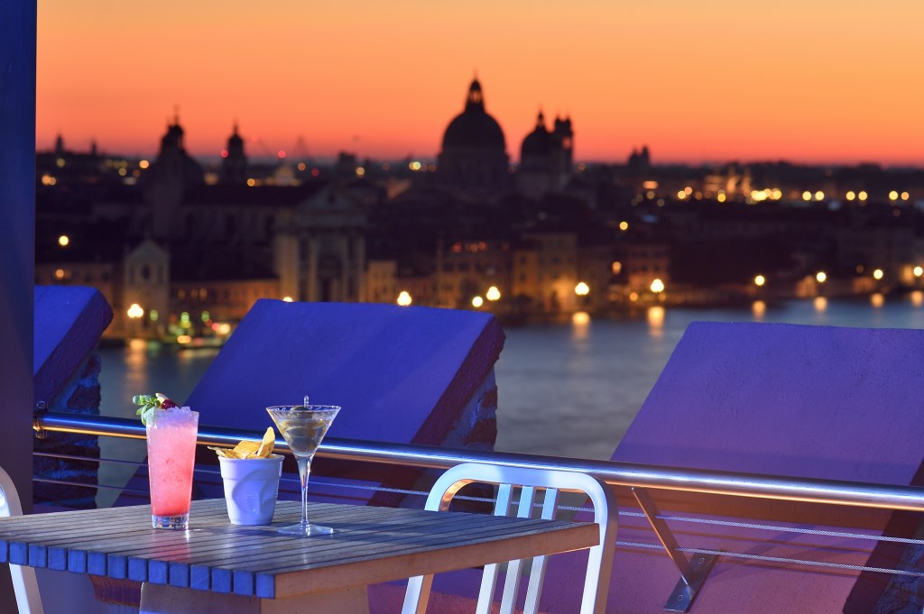 sunset rooftop hotel Hilton Molino Stucky Venice Aromi Restaurant Skyline View