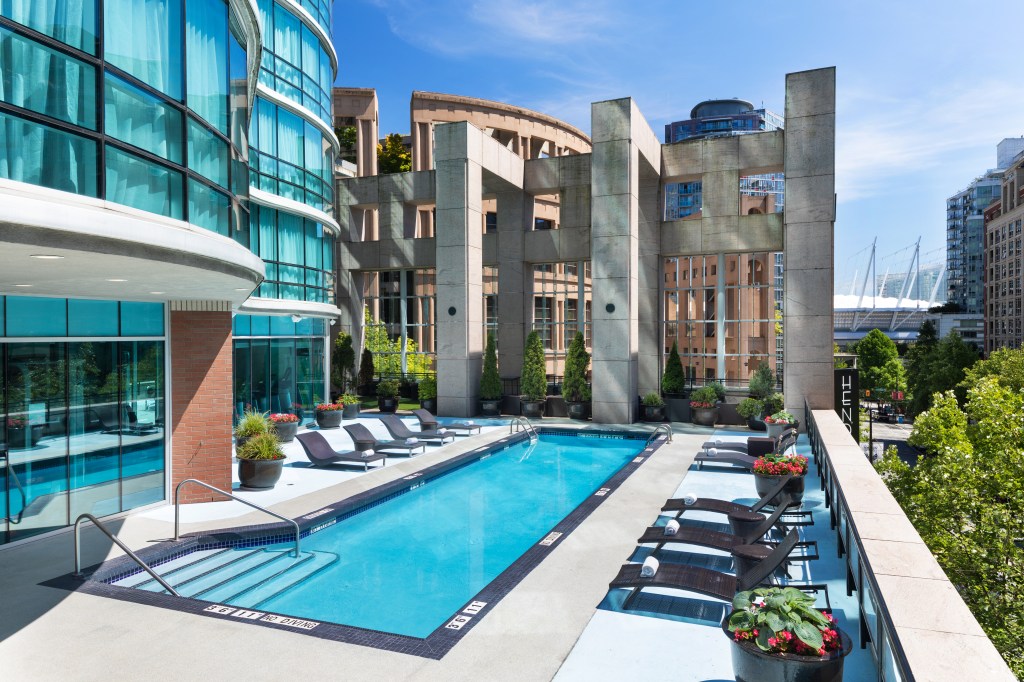 hotel pool Hilton Vancouver Downtown