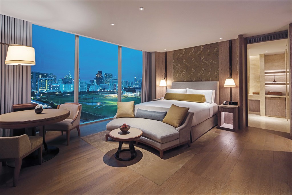 hotel bedroom Waldorf Astoria Bangkok - Deluxe Bedroom hilton