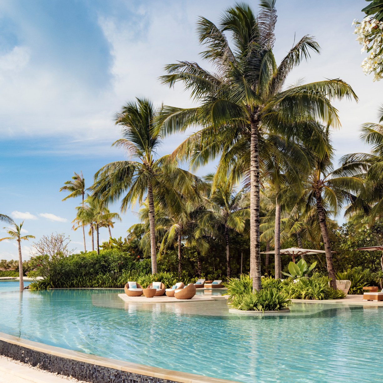 beach pool hotel Waldorf Astoria Maldives Ithaafushi Lagoon Pool
