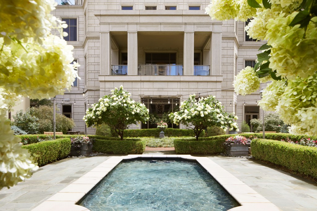 Garden Pool, Waldorf Astoria Atlanta Buckhead