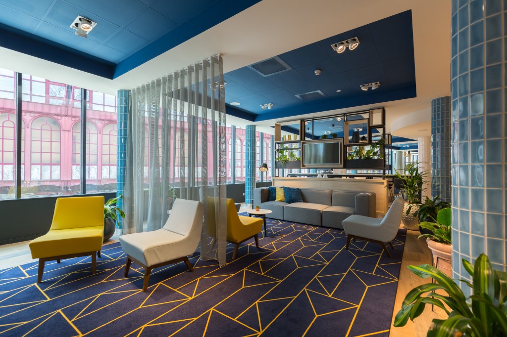 Hampton by Hilton Antwerp Central Station 19 Lobby Lounge Seating Area