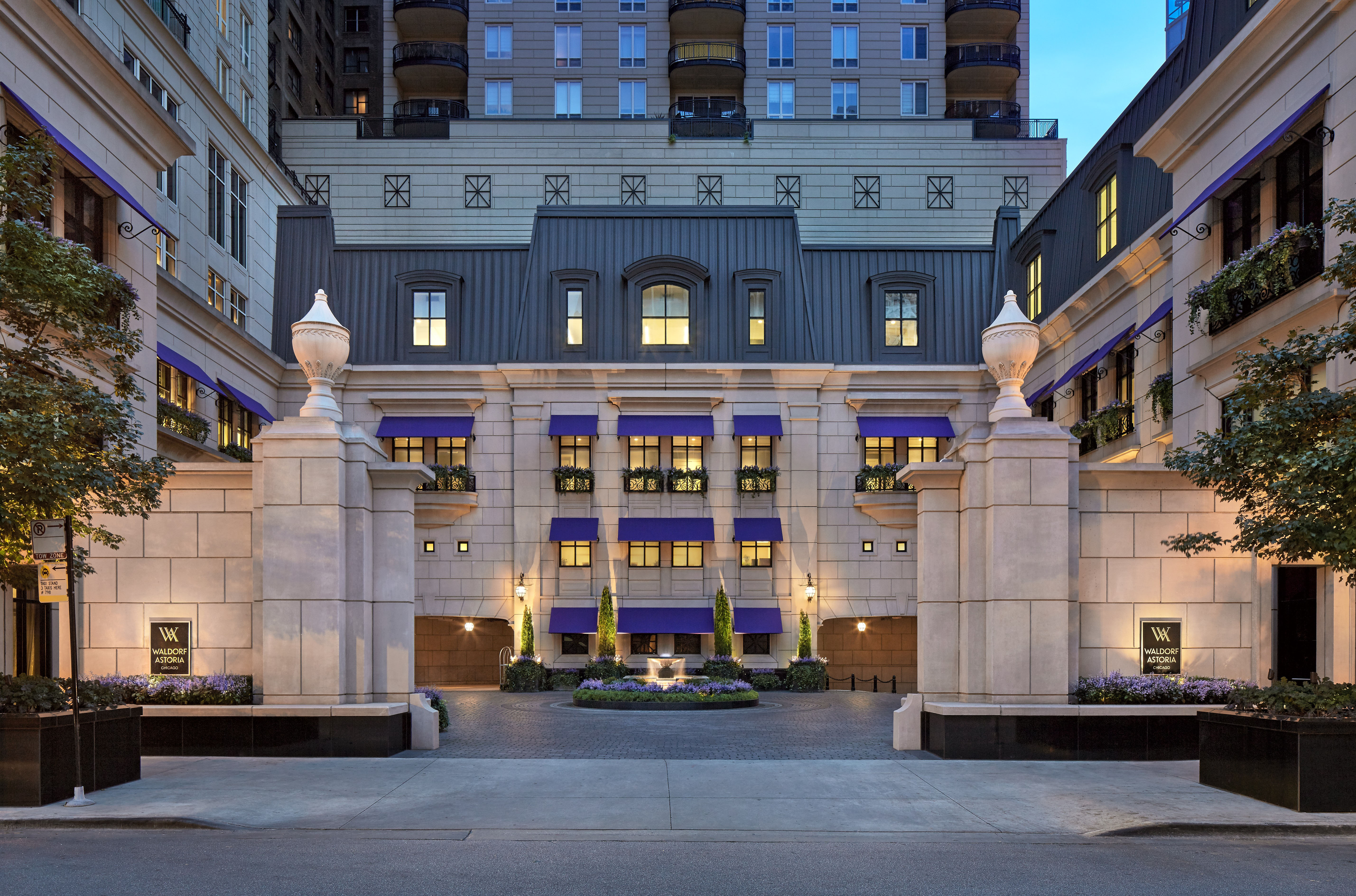 Waldorf Astoria Chicago Courtyard