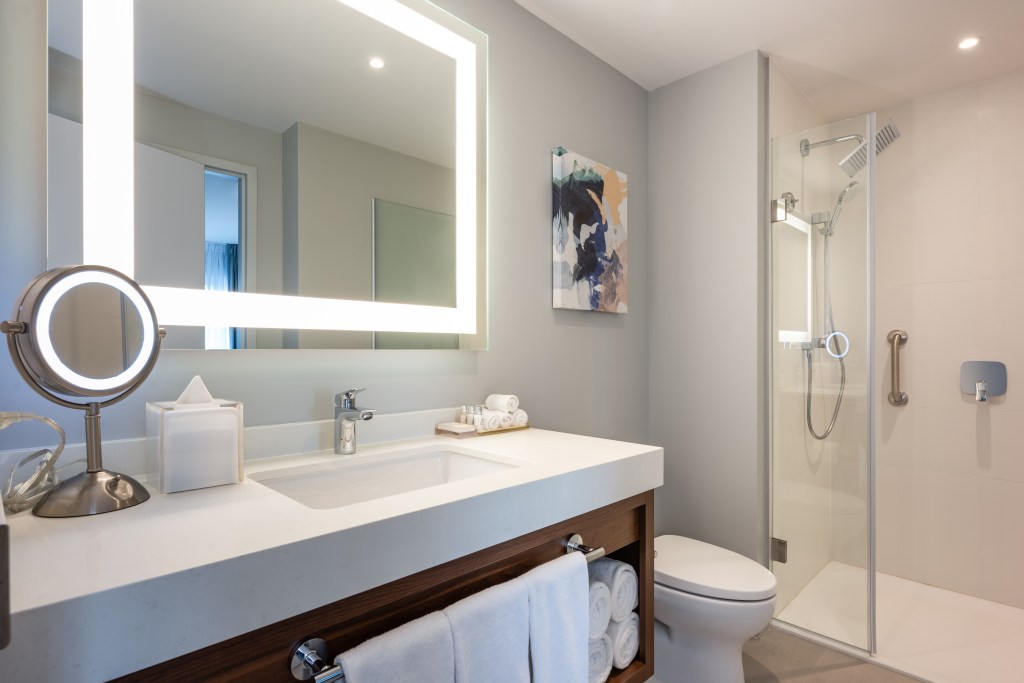 Embassy Suites by Hilton Aruba Resort - Bathroom