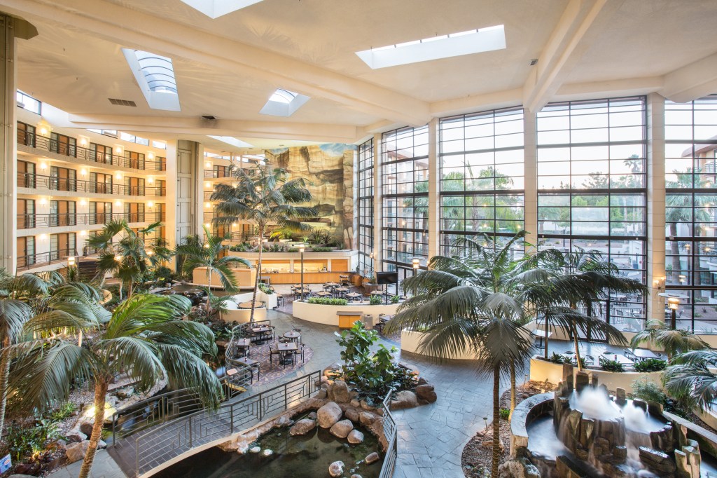 Atrium - Embassy Suites by Hilton Phoenix Biltmore